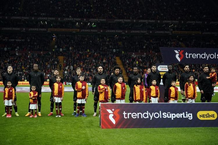 Galatasarayda Dries Mertens krizi Penaltı pozisyonu bela oldu, sözleşmesi iptal edildi