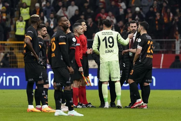 Galatasarayda Dries Mertens krizi Penaltı pozisyonu bela oldu, sözleşmesi iptal edildi