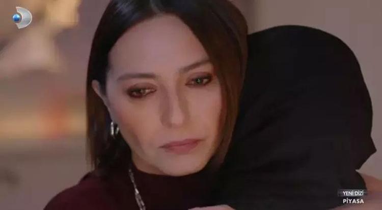 MÜNEVVER AHSENİN YANINDA