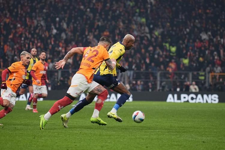 Galatasaray-Fenerbahçe maçı başladığı gibi bitti