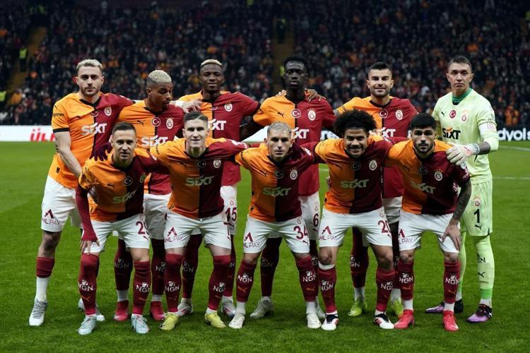 Okan Buruk kendini tutamadı, Mourinhoya fena ayar çekti: Uzun uzun ağladı, devam etsin