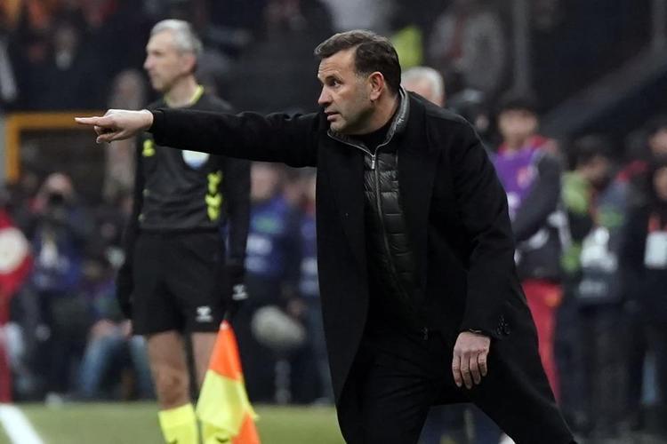Bu kadar kötü bir performans gösteren bir derbi hakemi hatırlamıyorum