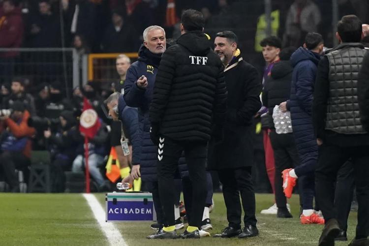 Okan Buruk kendini tutamadı, Mourinhoya fena ayar çekti: Uzun uzun ağladı, devam etsin