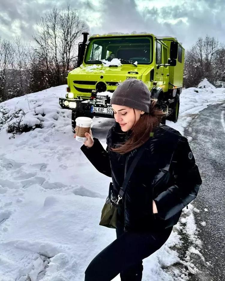 Fahriye Evcen kamyonunu paaylaşmaya doyamadı
