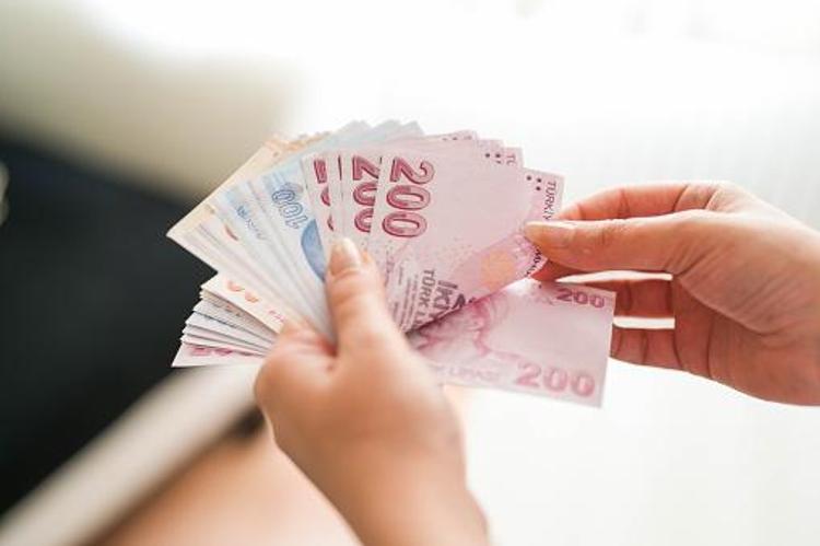 Konut kredisinde faiz oranları düşüyor Ev sahibi olmak isteyenler artık aylık 2840 TL daha az ödeyecek