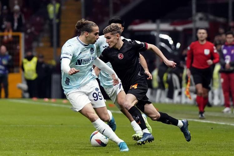 Galatasarayda Dries Mertens kararı Yollar ayrılıyor, Okan Buruk kapıyı gösterdi