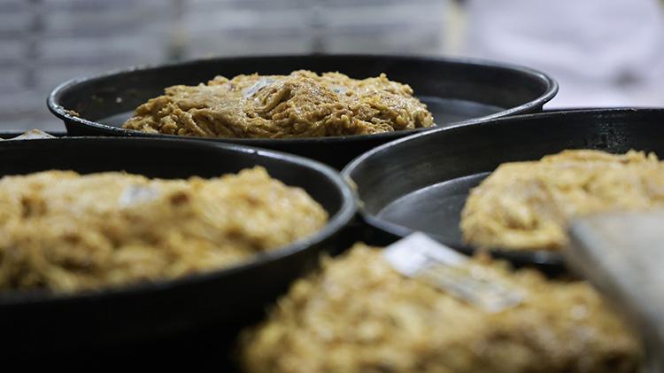 Konyada Ramazan ayının vazgeçilmez lezzeti; odun ateşinde tahinli pide