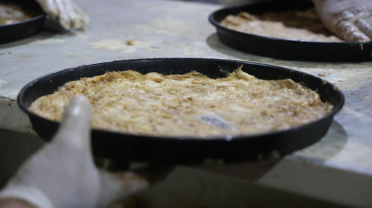 Konyada Ramazan ayının vazgeçilmez lezzeti; odun ateşinde tahinli pide