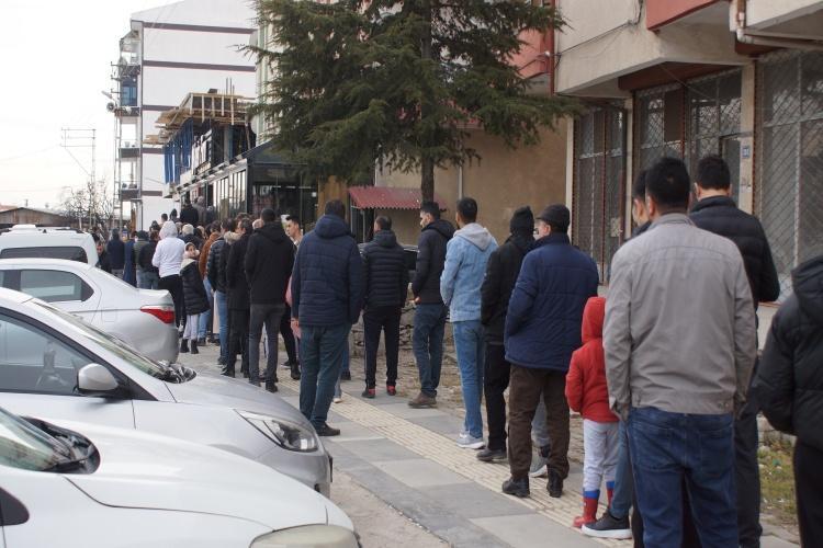 Bu pidenin farkı var Bir ilçenin tamamı kuyruğa giriyor