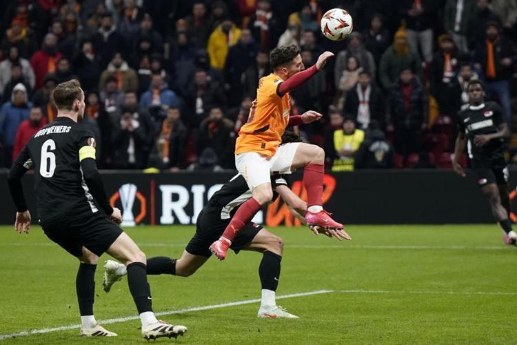 Galatasaray daha çok puan kaybeder deyip bombayı patlattı: Sezon sonu şampiyonlar olurlar