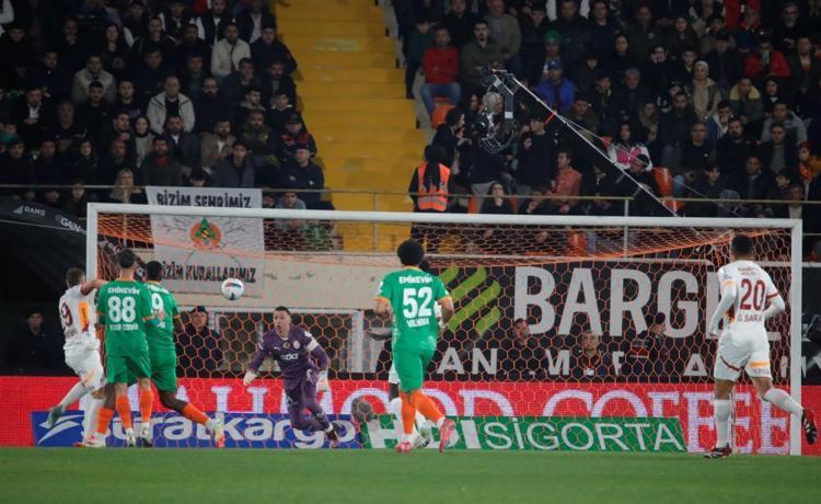 Dries Mertens gerçeği kriz çıkartır Okan Buruk yüzüne bile bakmıyor, işte nedeni