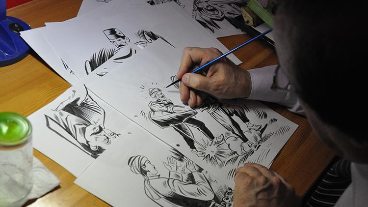 Türk kahramanlarını çizdiği karikatürlerle canlandırdı Eskişehirli sanatçı Bahattin Atak çizgi romanlarıyla tarihe ışık tutuyor