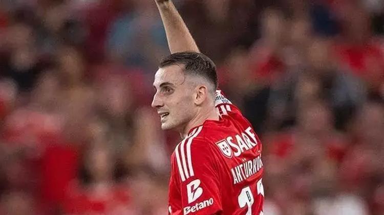Kerem Aktürkoğlu şaşkına çevirdi Gol atamayınca topa tuttular