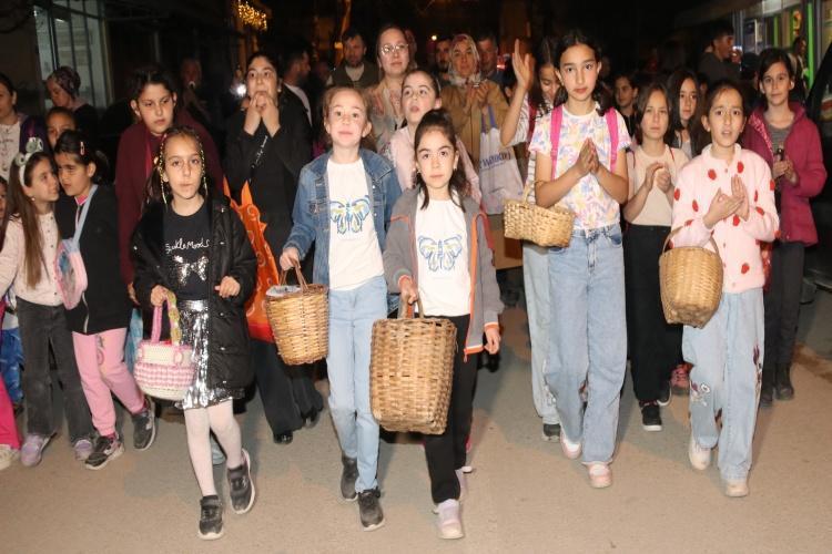 Amasyada 152 yıllık ramazan geleneği sepet sallama sürdürülüyor