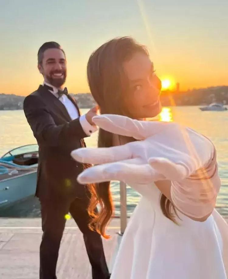 Bebeğin ismi belli oldu Neslihan Atagül duyurdu