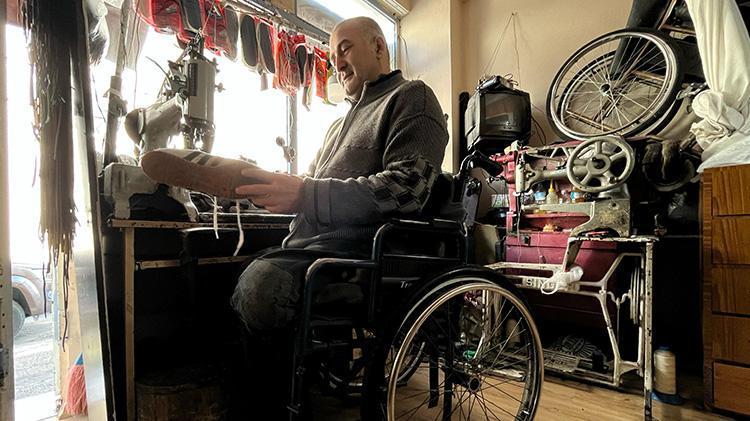 Bursada engelli vatandaş 30 yıldır giyemediği ayakkabıların tamirini yapıyor