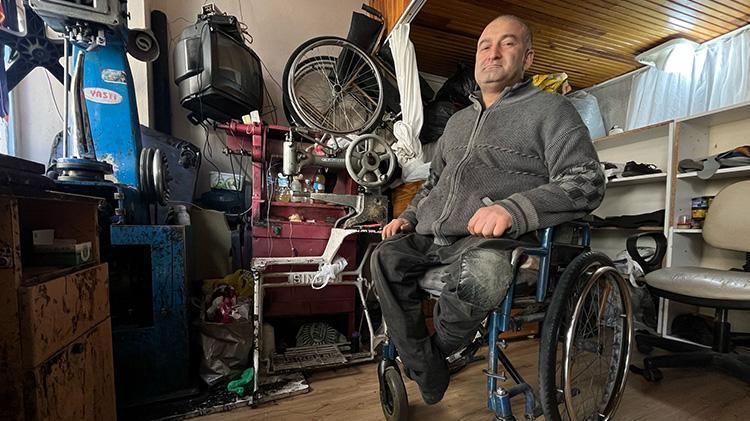 Bursada engelli vatandaş 30 yıldır giyemediği ayakkabıların tamirini yapıyor