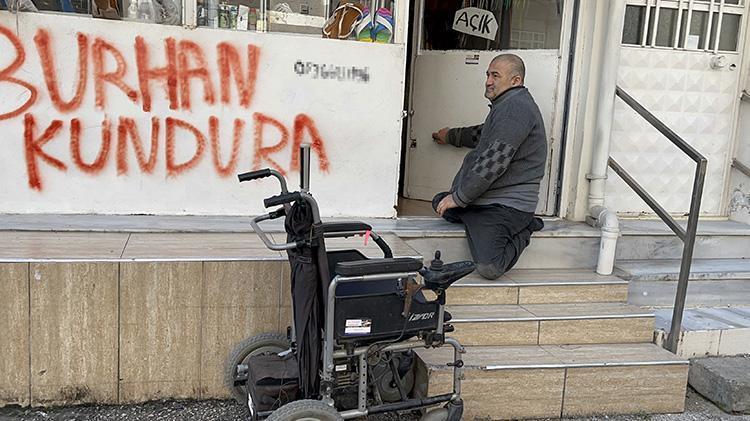 Bursada engelli vatandaş 30 yıldır giyemediği ayakkabıların tamirini yapıyor