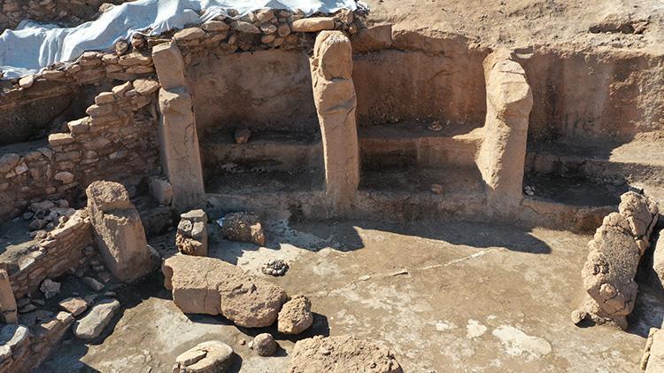 Neolitik Çağın önemli yerleşimlerinden Karahantepe, bu yıl ziyaretçilerini ağırlamaya başlıyor