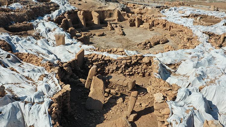 Neolitik Çağın önemli yerleşimlerinden Karahantepe, bu yıl ziyaretçilerini ağırlamaya başlıyor