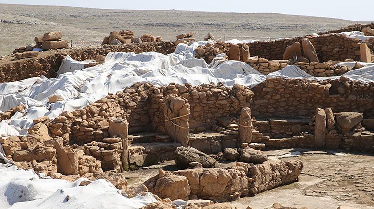 Neolitik Çağın önemli yerleşimlerinden Karahantepe, bu yıl ziyaretçilerini ağırlamaya başlıyor