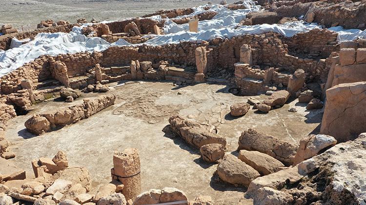 Neolitik Çağın önemli yerleşimlerinden Karahantepe, bu yıl ziyaretçilerini ağırlamaya başlıyor
