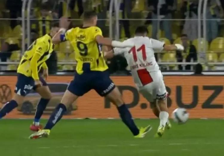 İşte Fenerbahçe - Samsunspor maçının tartışmalı kararları hakkında yapılan değerlendirmeler: