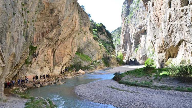 Adananın kalbinde yer alan labirent Doğa tutkunlarının yeni gözdesi oldu Adana turizmde rekor kıracak
