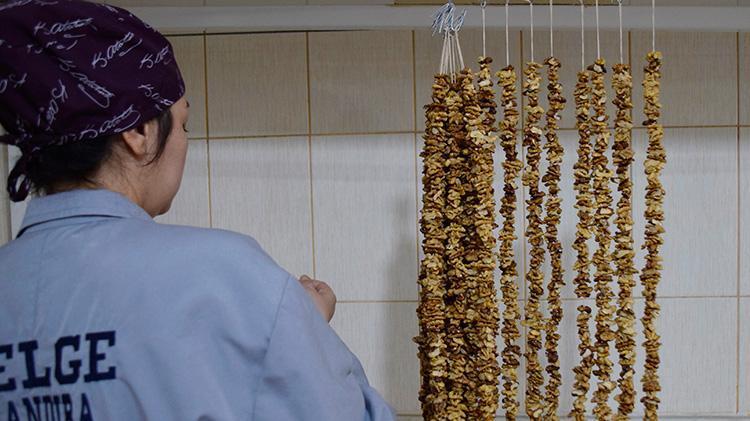 Manisada sadece ramazan ayında üretiliyor İftar sofralarını vazgeçilmezi, tezgahları süslüyor