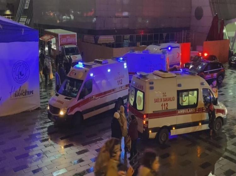 Ramazan etkinliğinde sahne çöktü Korku dolu anlar...