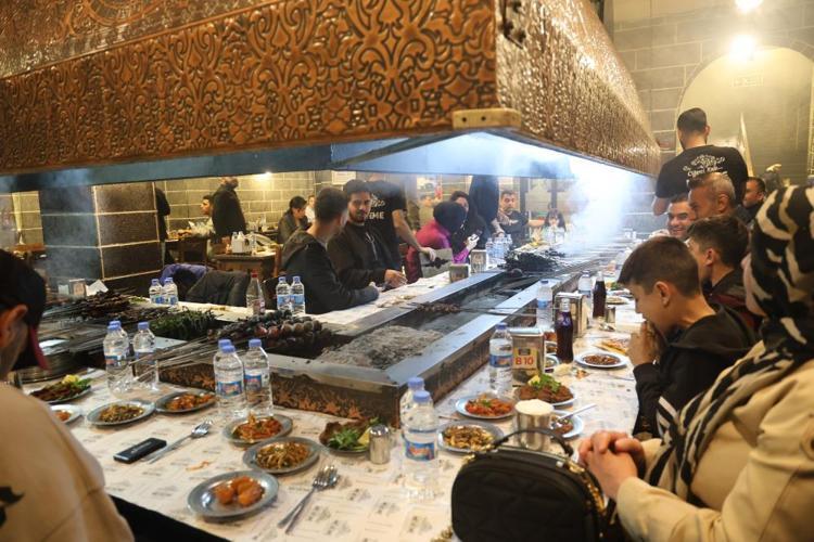 İftardan sahura her vakit tüketiliyor Ramazan geldi Diyarbakırda ciğere talep arttı