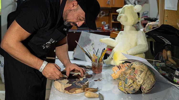 Kuklalar, 25 yıldır sanatçı Bahadır Bıyıklının ellerinde hayat buluyor