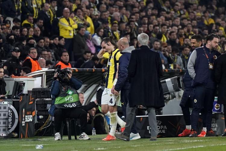 Fenerbahçeliler çıldıracak Jose Mourinho Premier Lige dönecek mi Sorusuna olay yanıt