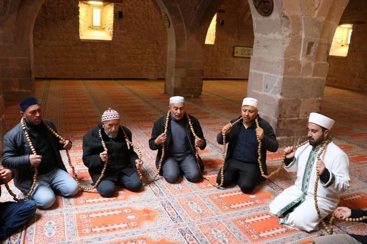 700 yıldır korunuyor 1111 taneli tespih afet ve musibetlerde zikirlere eşlik ediyor