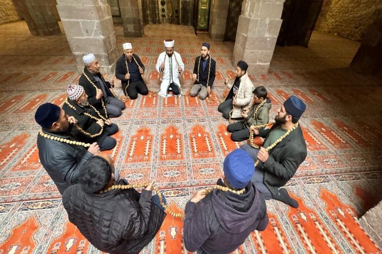 700 yıldır korunuyor 1111 taneli tespih afet ve musibetlerde zikirlere eşlik ediyor