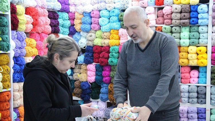 Bolunun tarihi çarşısında yün satarak dünyaya açıldı Eniştesi banka müdürlüğünü bırakıp geldi