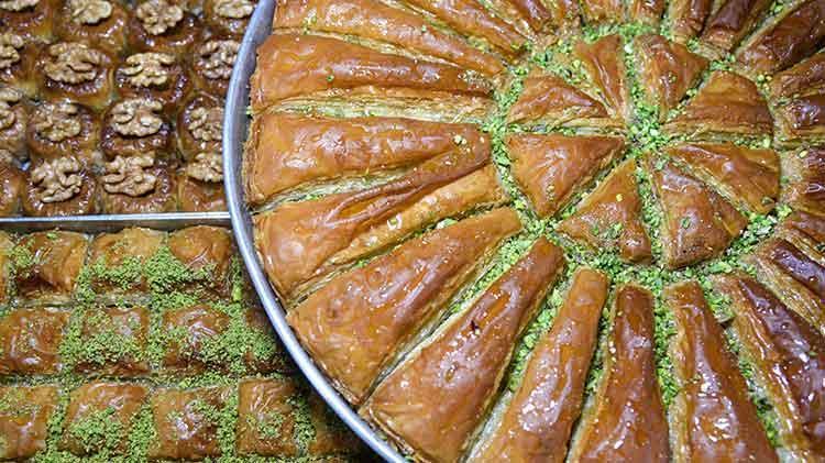 Antalyada bayram öncesi baklavada taklit ve tağşiş uyarısı: Merdiven altı üretim sağlığı tehdit ediyor