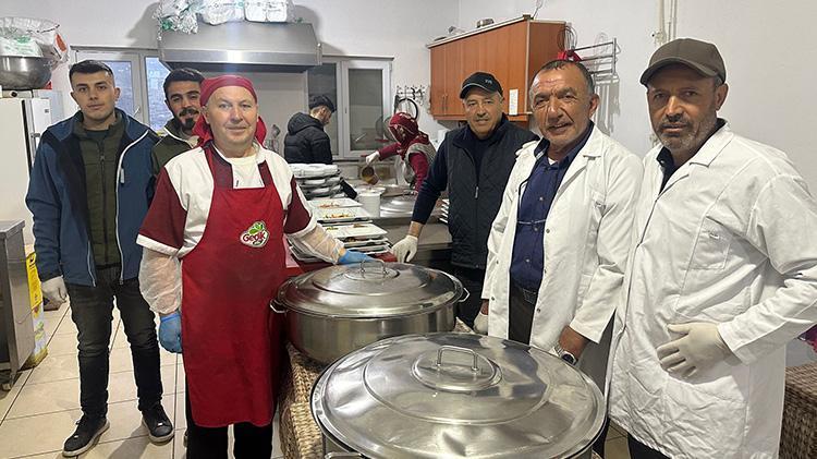 Kayserideki bu köyde 17 yıldan beri süren gelenek bu sene de devam etti Sofralar kuruldu, hep beraber iftarlar yapıldı