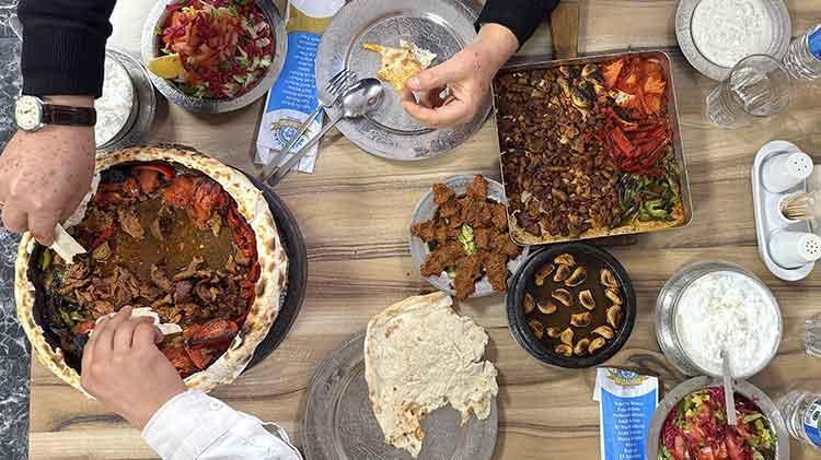 Kahramanmaraşın coğrafi işaretli lezzeti: Eli Böğründe ramazan sofralarını süslüyor