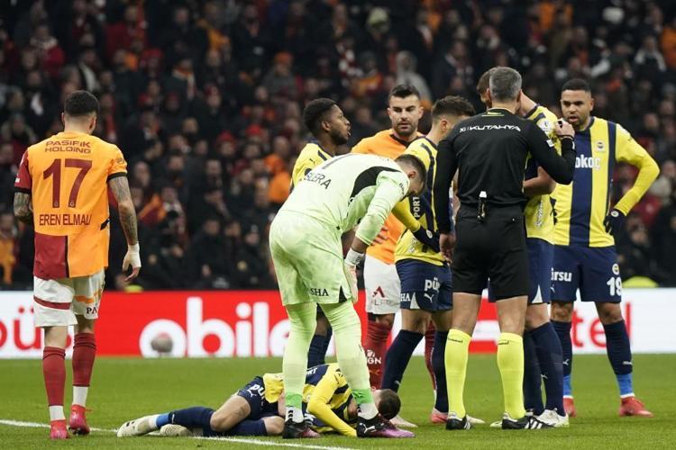 Halil Umut Meler tüm planları alt üst etti Derbi öncesi TFFde yabancı hakem krizi patladı