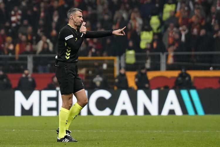 Halil Umut Meler tüm planları alt üst etti Derbi öncesi TFFde yabancı hakem krizi patladı