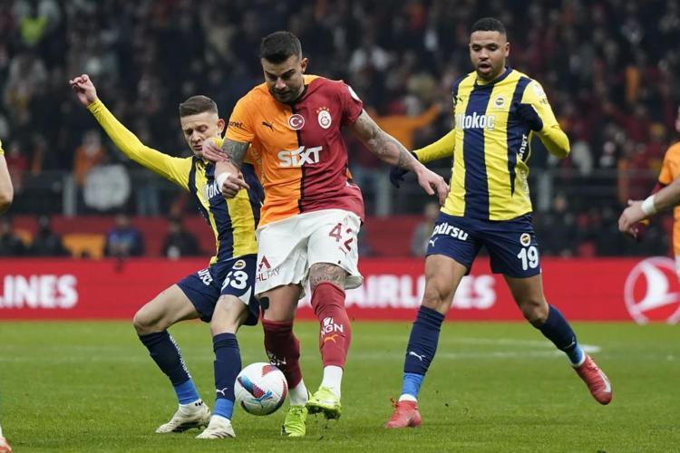 Halil Umut Meler tüm planları alt üst etti Derbi öncesi TFFde yabancı hakem krizi patladı