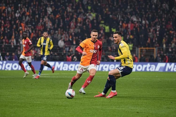 Halil Umut Meler tüm planları alt üst etti Derbi öncesi TFFde yabancı hakem krizi patladı