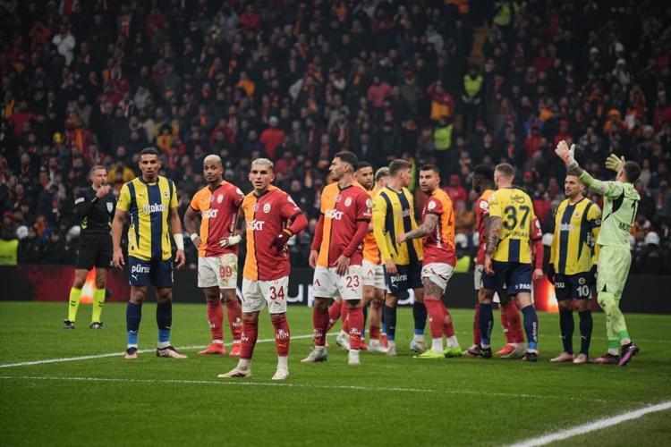 Halil Umut Meler tüm planları alt üst etti Derbi öncesi TFFde yabancı hakem krizi patladı