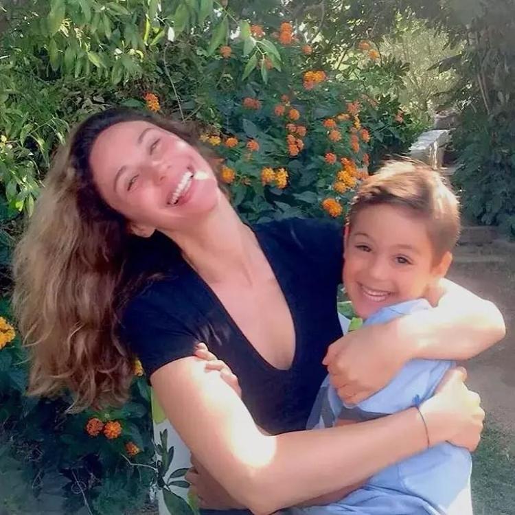 Demet Şener oğlu için binlerce kilometre gitti Koşarak sana geldim