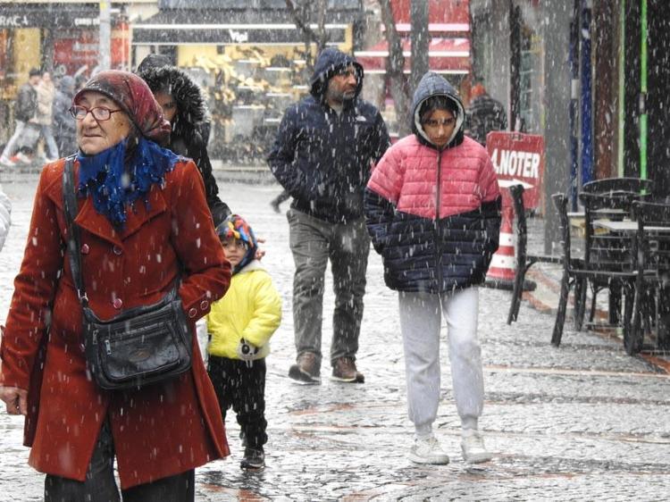Meteoroloji hava durumu raporunu açıkladı: Bayramda sağanak yağışlar geliyor havalar soğuyor