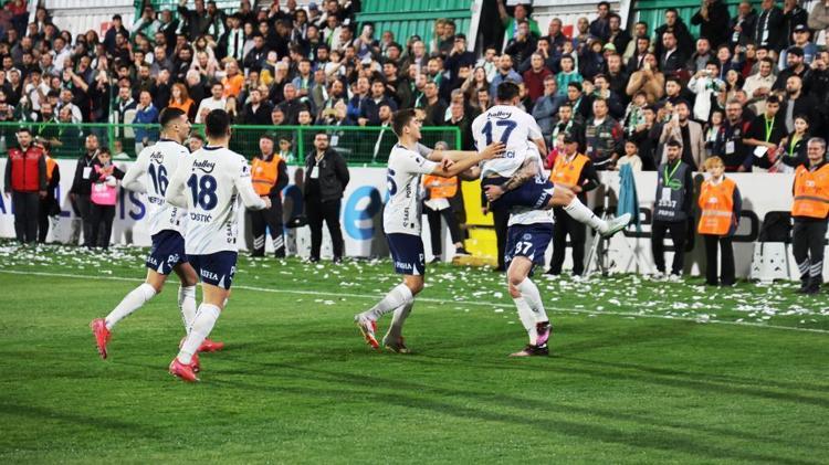 4-2 sonrası Mourinho hesabını sorar deyip İrfan Can Kahveciyi parmağıyla gösterdi
