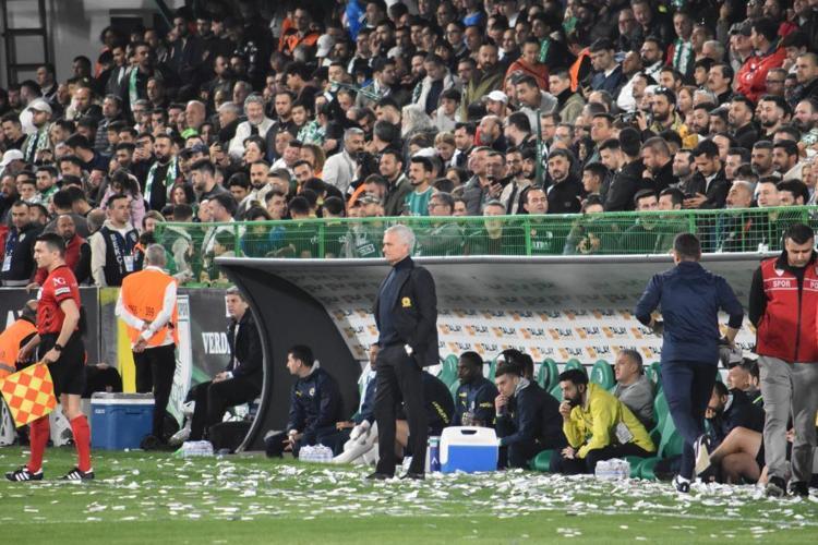 4-2 sonrası Mourinho hesabını sorar deyip İrfan Can Kahveciyi parmağıyla gösterdi