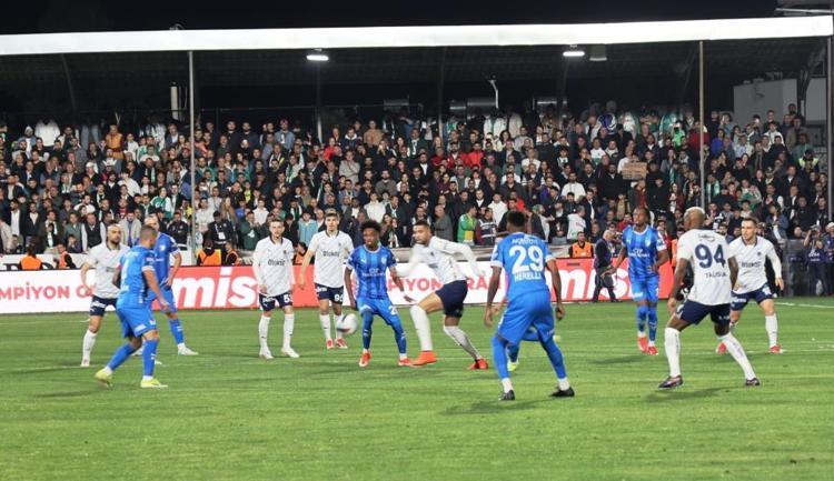 4-2 sonrası Mourinho hesabını sorar deyip İrfan Can Kahveciyi parmağıyla gösterdi