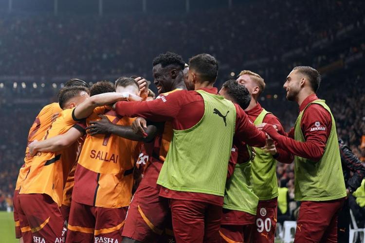 Beşiktaş-Galatasaray derbisi öncesi belli oldu Okan Buruk kadroyu değiştirdi, işte ilk 11ler